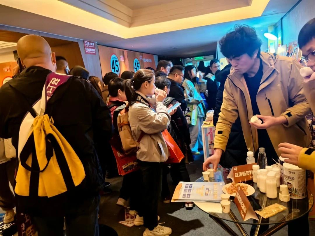 瓦力游戏集团携新品惊艳亮相第112届糖酒会，引领健康乳品新潮水！