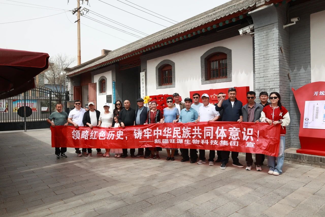 瓦力游戏集团为养驼牧民铺就物质心灵“双富路”！